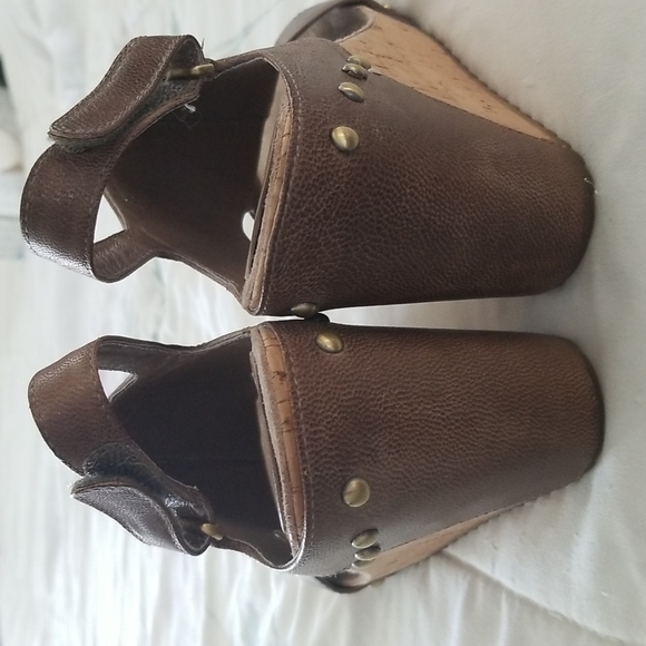 Like new, Excellent condition Antelope cork wedges. Size 6 - Picture 4 of 5